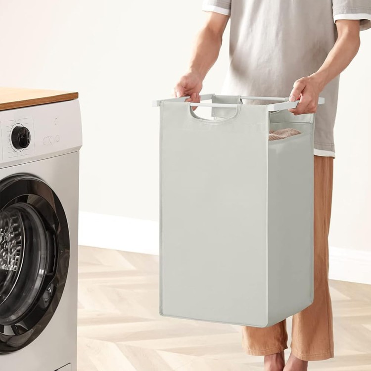 Wyjmowane worki na pranie z uchwytami. Lekkie i wytrzymałe torby można w każdej chwili wyjąć z regału i wygodnie przenieść bezpośrednio do bębna pralki.