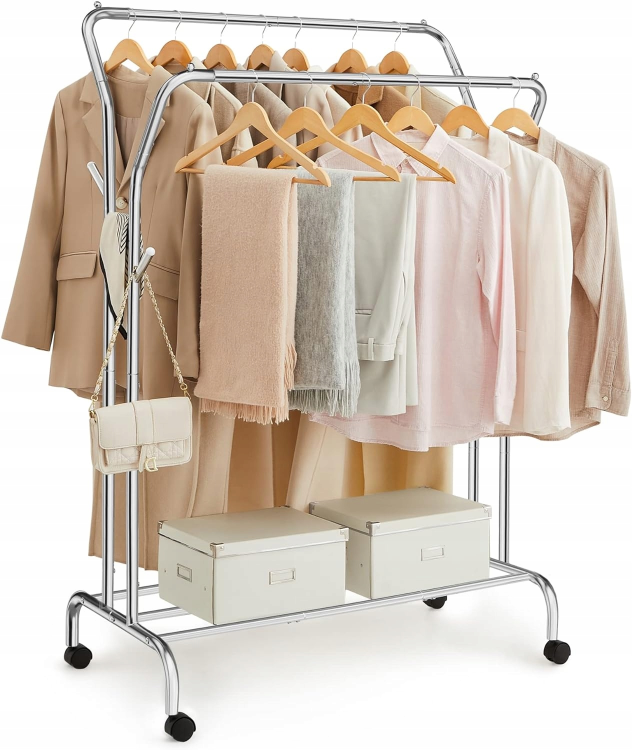 Metalowy organizer na ubrania i buty. Stabilny stelaż i dodatkowa półka dolna tworzą kompleksowy system przechowywania, który pomaga utrzymać porządek nawet w małych mieszkaniach.