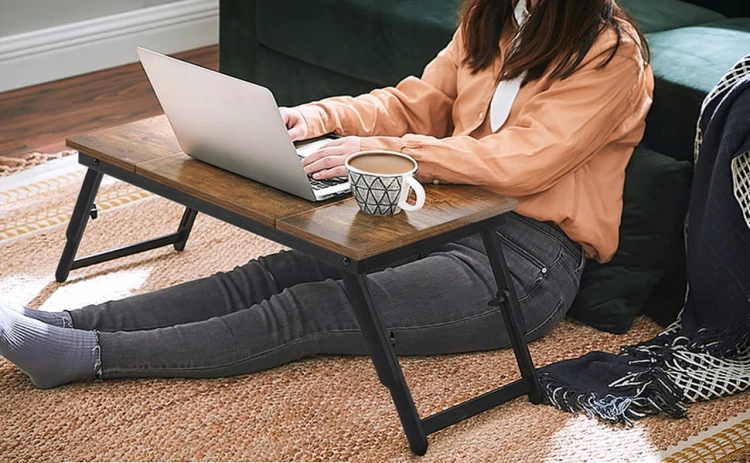 Regulowana podkładka pod laptop.