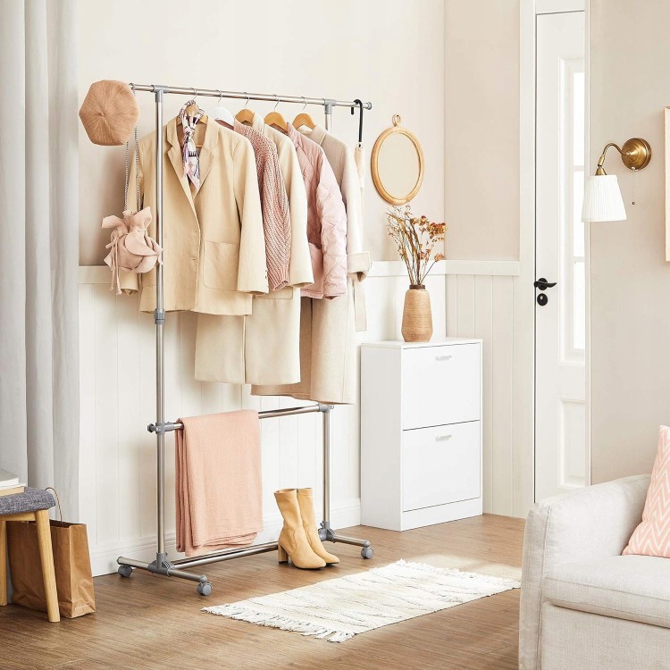 Stylowy wieszak na ubrania idealny do przedpokoju