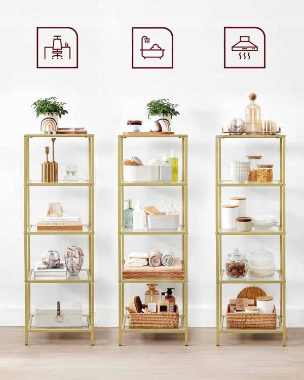 Szklany regał Glamour z dekoracjami – salonowa aranżacja z kwiatami i książkami