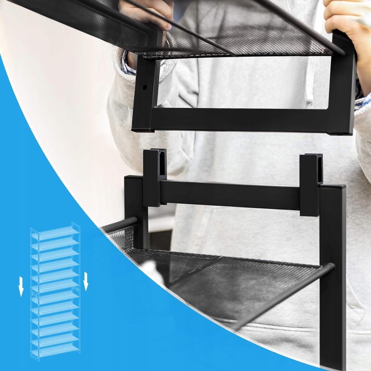 Prosty montaż regału z łączonymi częściami.