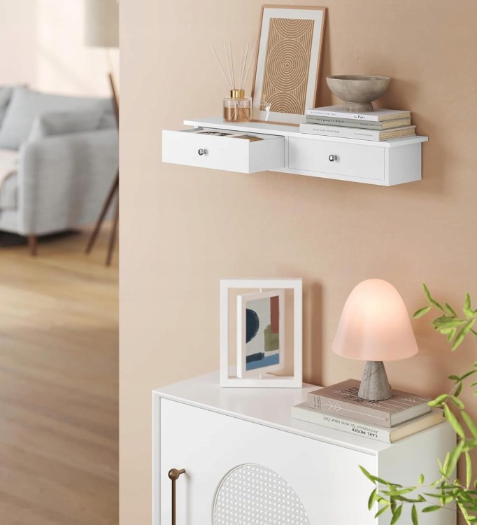 Aranżacja ze ścienną półką Songmics – styl glamour