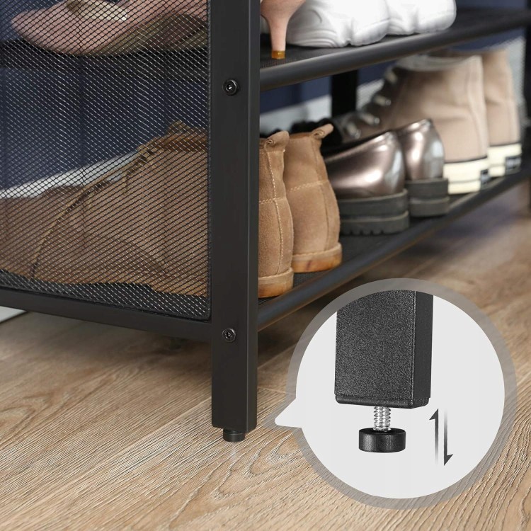 Zbliżenie na regulowane nóżki.