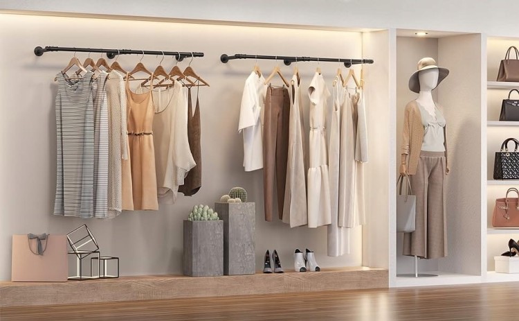 Wieszak na ubrania w aranżacji garderobianej.