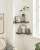 Zestaw dwóch narożnych półek ściennych LOFT (29 × 40 cm) – brązowo‑czarne wykończenie, połączenie płyty wiórowej i metalu w przestrzeni salonowej.
