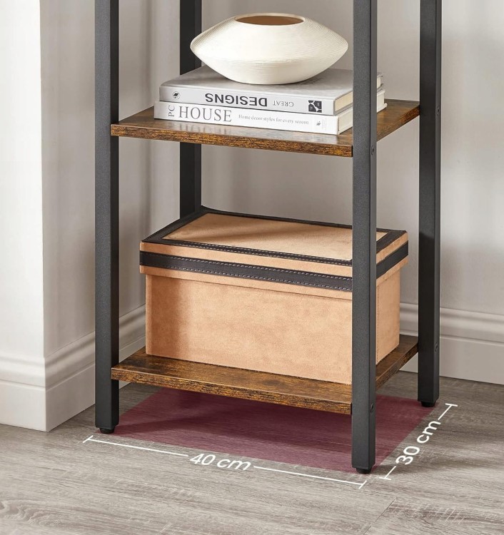 Szeroka podstawa regału na książki, wynosząca 40x30 zapewnia stabilność konstrukcji.