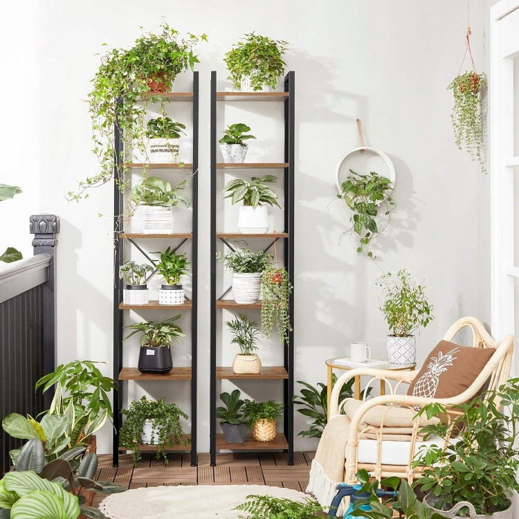 Solidna stal i wysokiej jakości płyty wiórowe sprawiają, że ten 6-półkowy regał jest wystarczająco mocny do utrzymania wystylizowanej kompozycji kwiatowej.