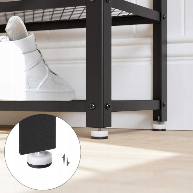 Szafka na buty z 4 regulowanymi nóżkami zwiększa stabilność produktu.