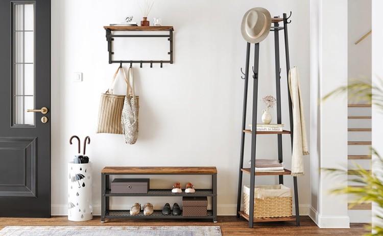 Stojak na buty LOFT w aranżacji przedpokoju — dwie półki na obuwie i dekoracje, minimalistyczna forma, dopasowany rozmiar 100 × 45 × 30 cm.