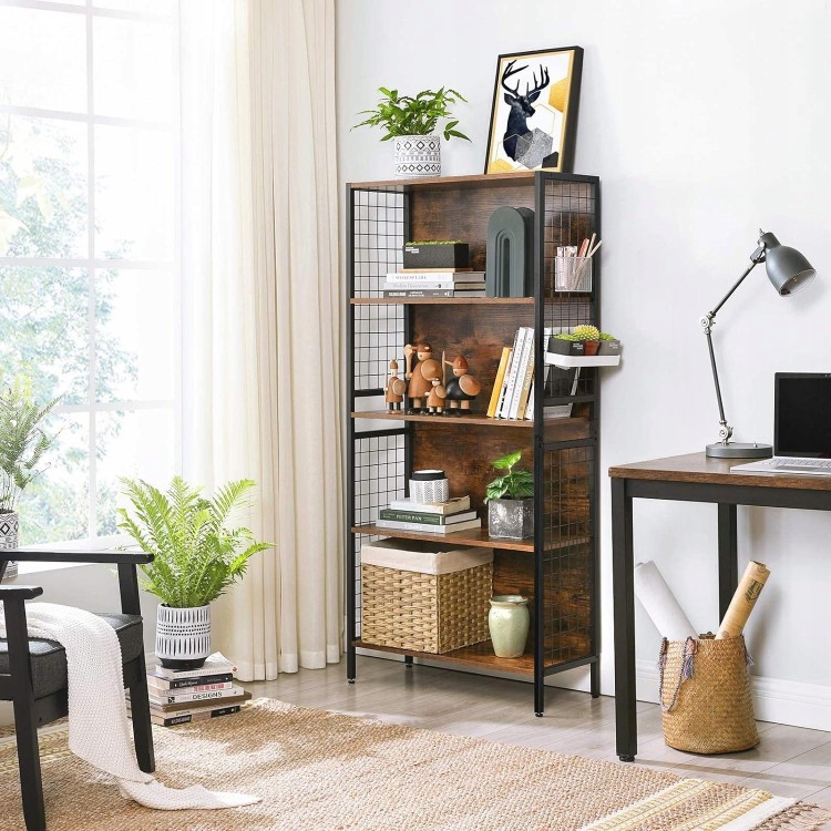 Ustawiony w przestrzeni mieszkalnej regał LOFT prezentuje stylową ekspozycję książek, dekoracji i akcesoriów. Idealny element do wnętrz vintage i industrialnych – zapewnia estetykę i funkcjonalność.